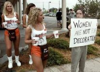 hooters.jpg